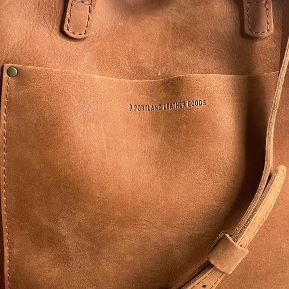 Portland Leather Classic Medium Crossbody COCOA 🦄 - Picture 3 of 6